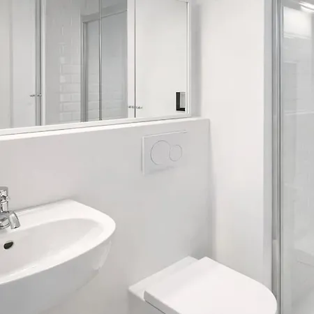 Tiny Cinema Loft - Milan's Smallest Apartamento