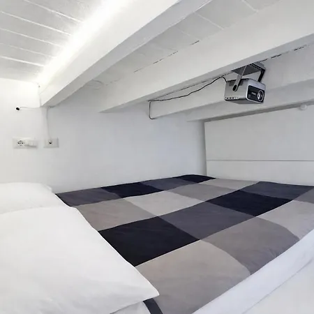 Appartamento Tiny Cinema Loft - Milan's Smallest