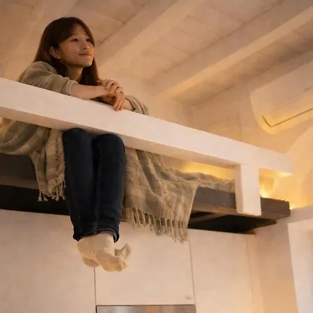 Apartamento Tiny Cinema Loft - Milan's Smallest Milão